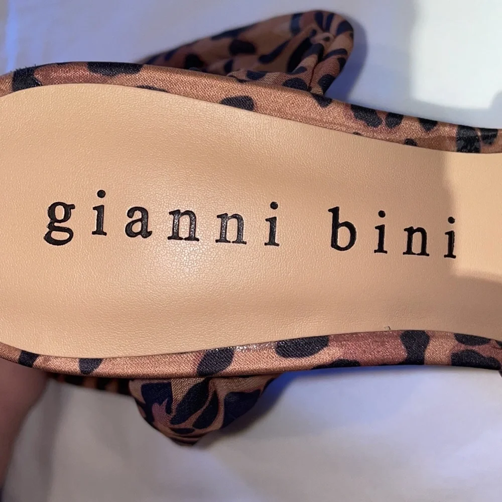Dillards Woman’s 9.5 leopard Gianni Bini tie-up high heels. - Picture 6 of 8
